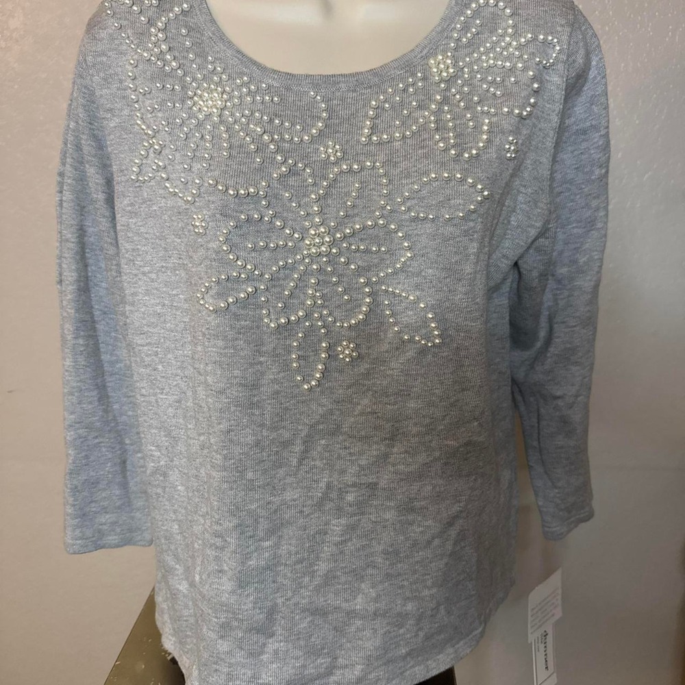 Gray sweater with pearl embellishments in a floral design, size PL